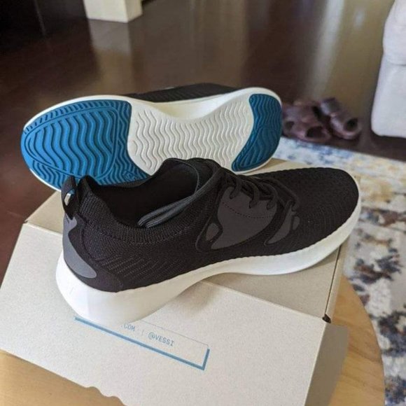 BNIB Vessi everyday 2.0 move (women size 8) black - Picture 2 of 3